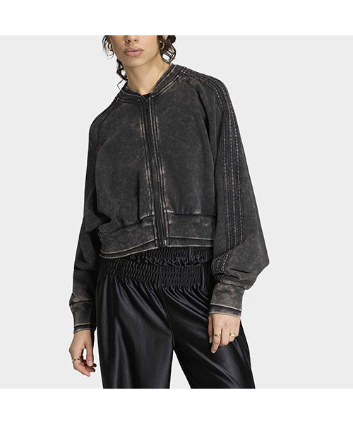 さおり アディダス デニムクロップド トラックトップ SST ダブルレイヤード クロップド丈 トラックトップ｜adidas Originals