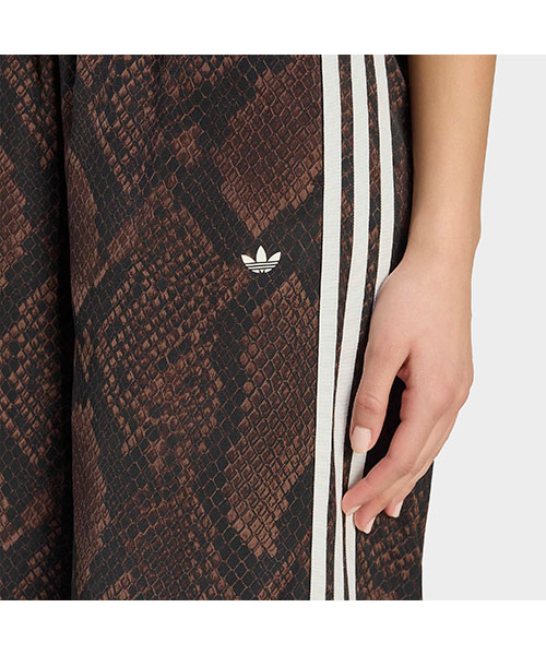 サテン スネーク プリント ワイド レッグ トラックパンツ｜adidas
